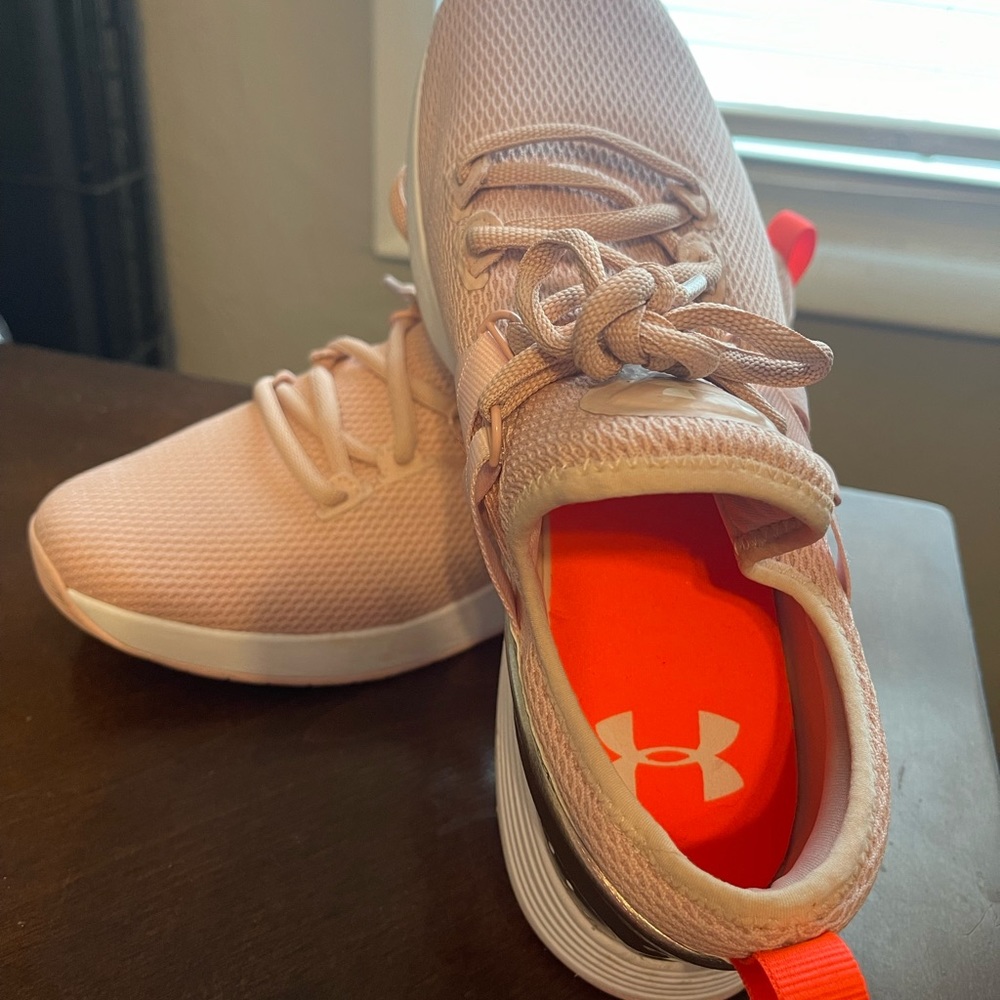 Womens size 10 Under Armour Training Shoe
